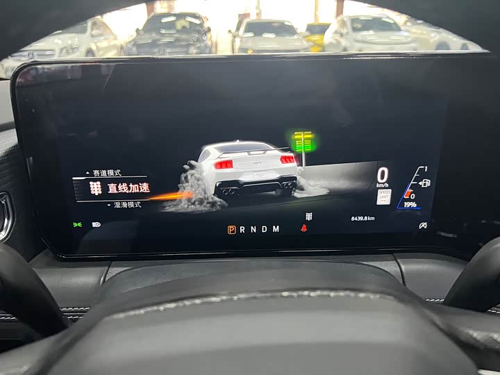 Фото 16 - Ford Mustang