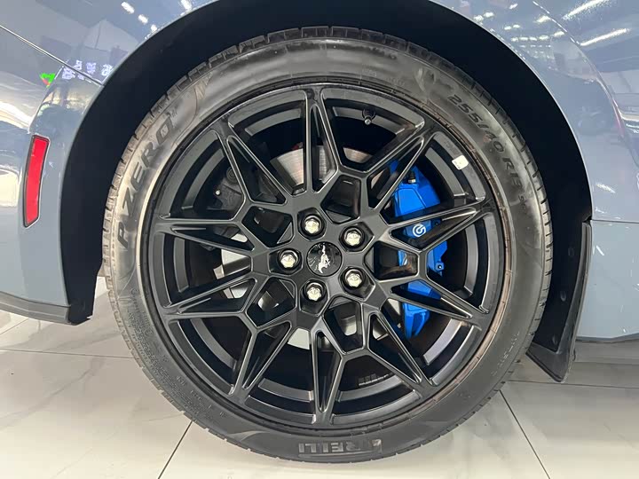 Фото 17 - Ford Mustang