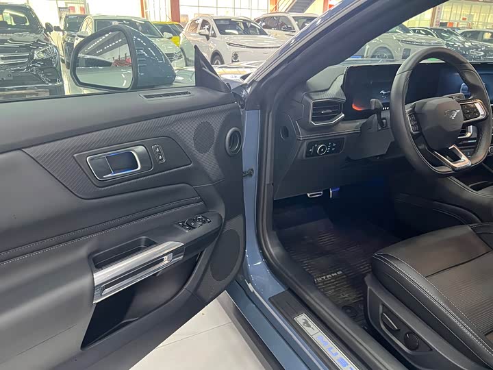 Фото 4 - Ford Mustang