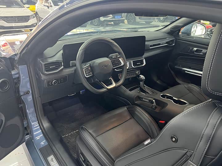 Фото 5 - Ford Mustang