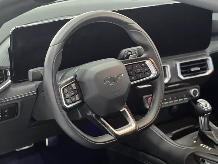 Фото 6 - Ford Mustang