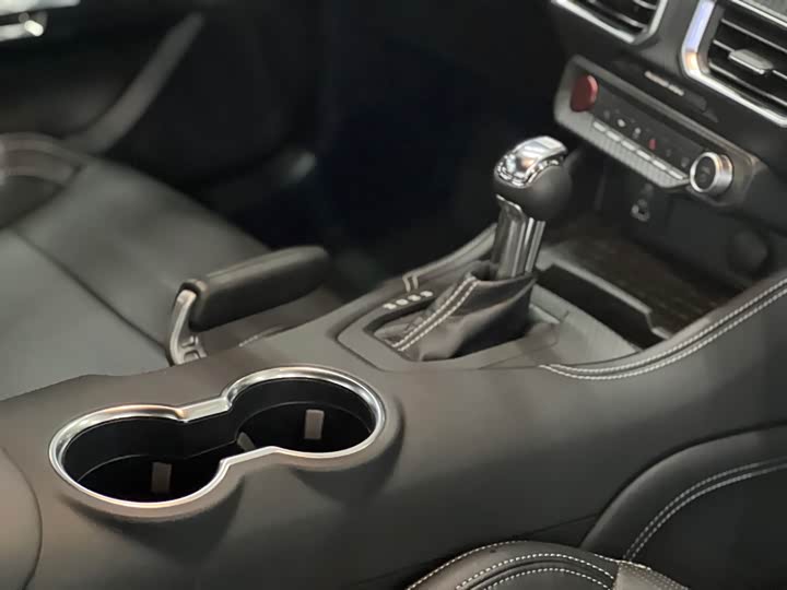 Фото 9 - Ford Mustang