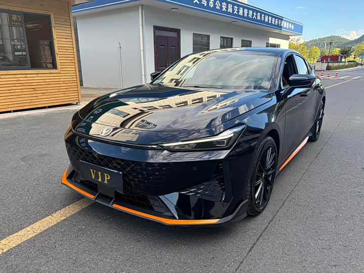 Фото 1 - Changan UNI-V