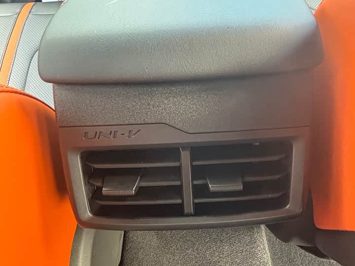 Фото 11 - Changan UNI-V