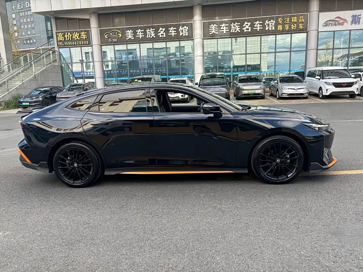 Фото 4 - Changan UNI-V