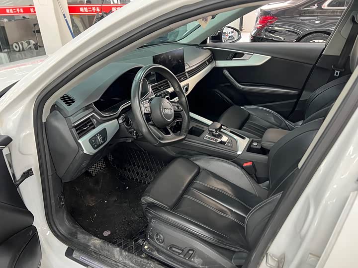 Фото 4 - Audi A4L