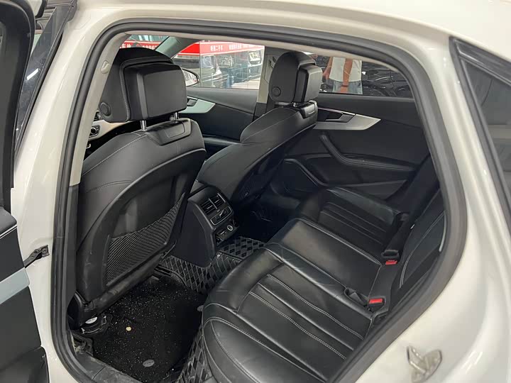 Фото 5 - Audi A4L