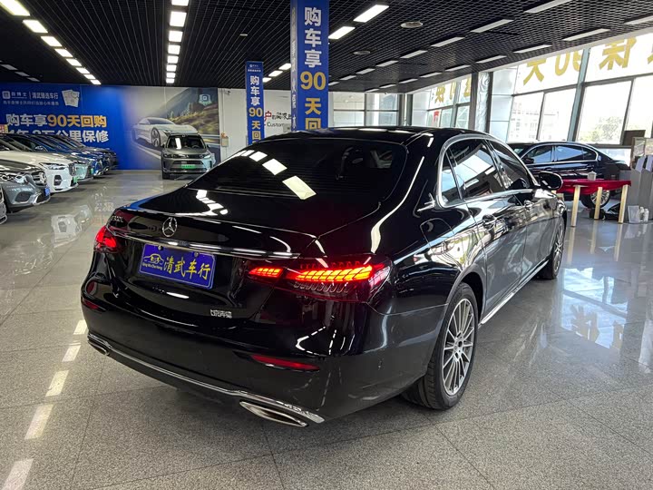 Фото 15 - Mercedes-Benz E-Class