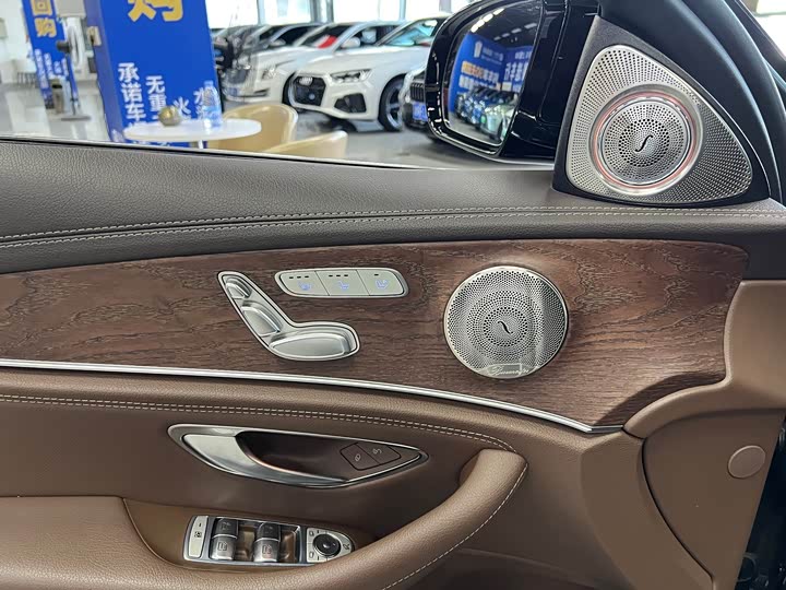 Фото 7 - Mercedes-Benz E-Class