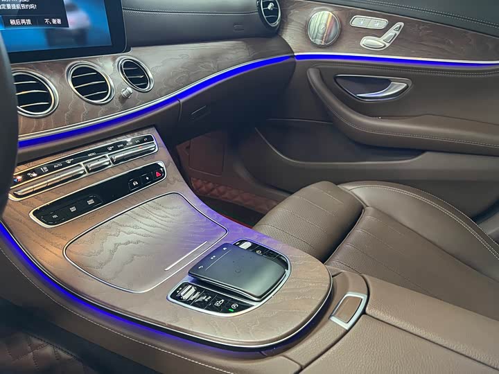 Фото 8 - Mercedes-Benz E-Class