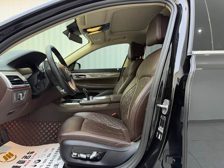 Фото 4 - BMW 7 Series