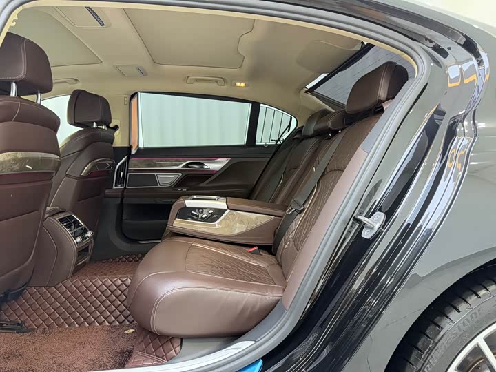 Фото 5 - BMW 7 Series