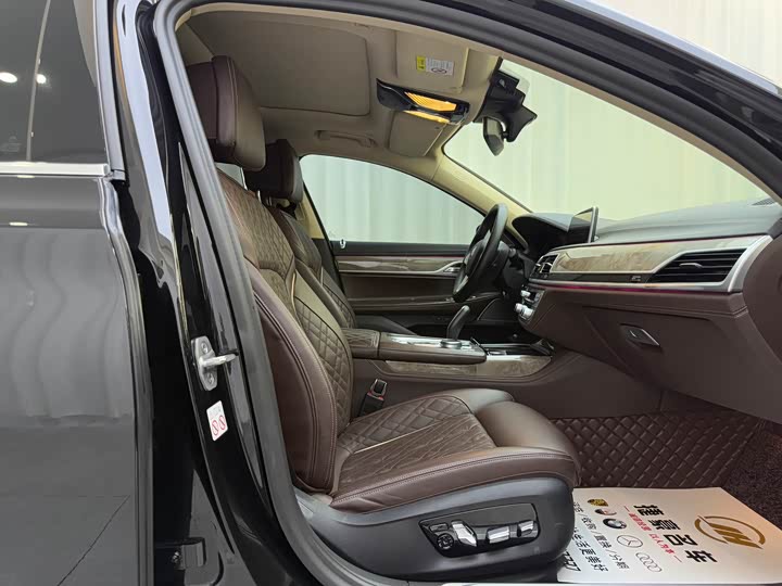 Фото 6 - BMW 7 Series