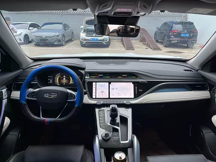 Фото 3 - Geely Atlas