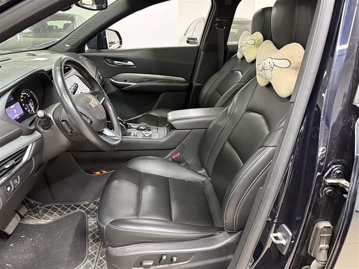 Фото 8 - Cadillac XT4