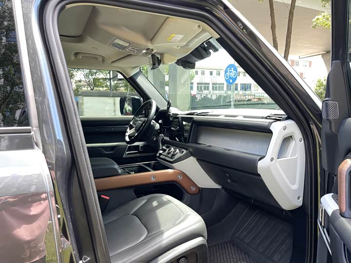 Фото 10 - Land Rover Defender