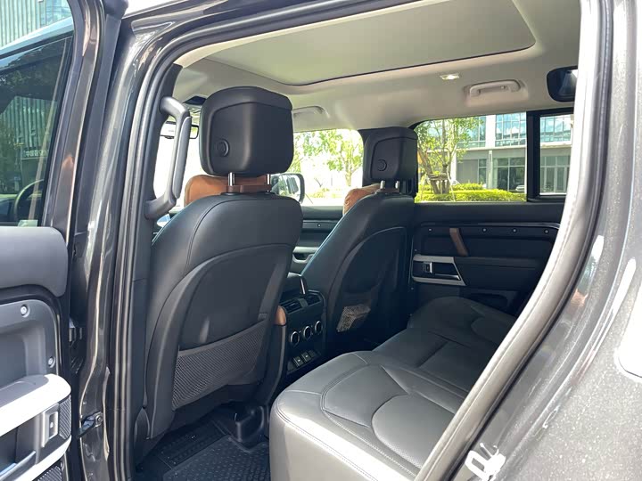 Фото 8 - Land Rover Defender