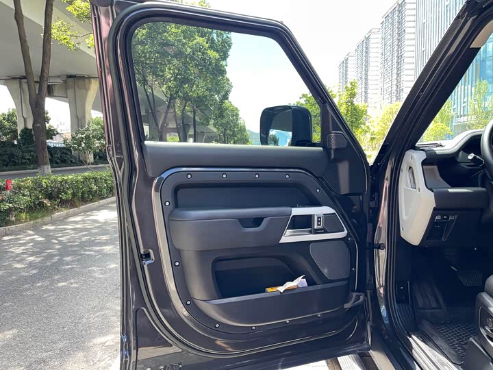 Фото 9 - Land Rover Defender