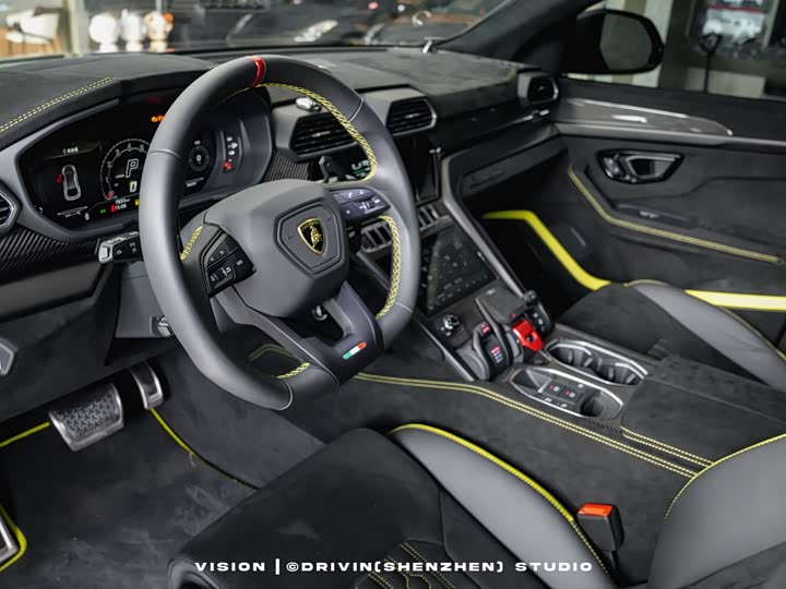 Фото 11 - Lamborghini Urus