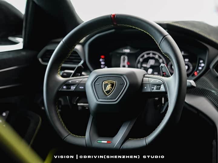 Фото 12 - Lamborghini Urus