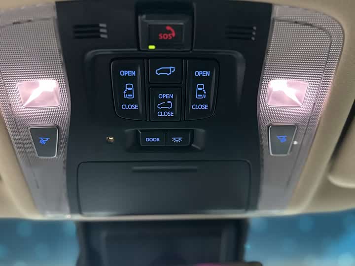 Фото 12 - Toyota Vellfire