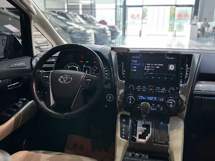 Фото 15 - Toyota Vellfire