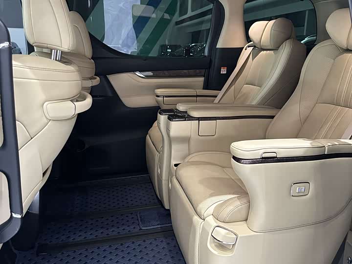 Фото 16 - Toyota Vellfire