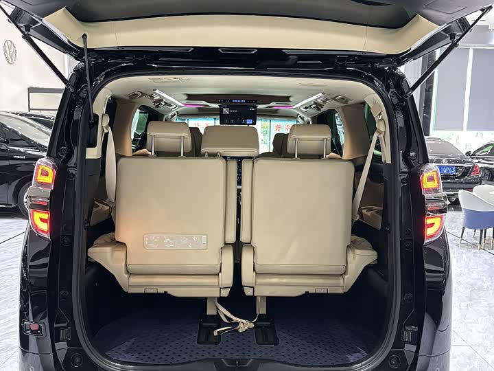 Фото 17 - Toyota Vellfire