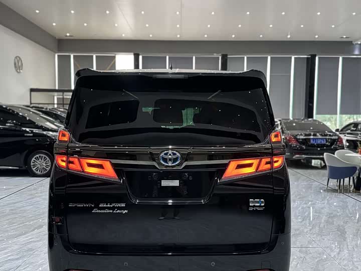 Фото 20 - Toyota Vellfire