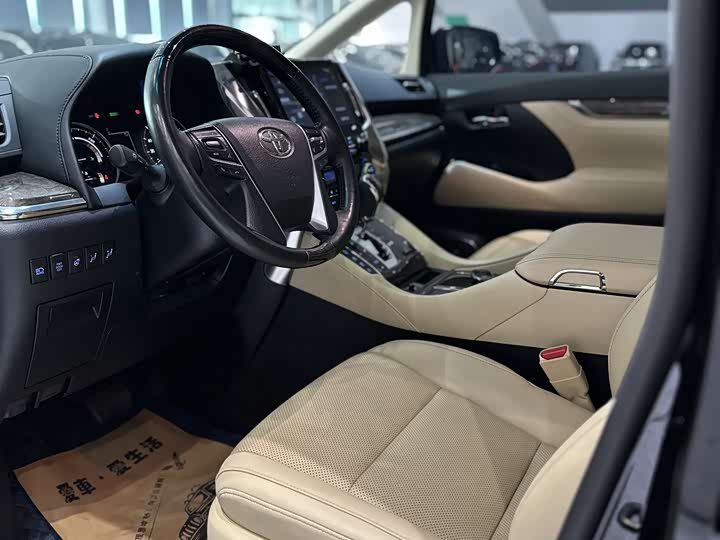 Фото 4 - Toyota Vellfire