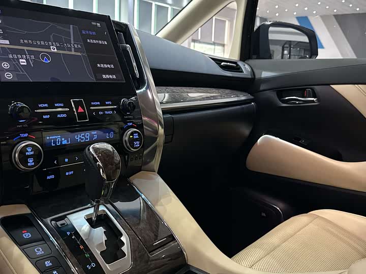 Фото 8 - Toyota Vellfire