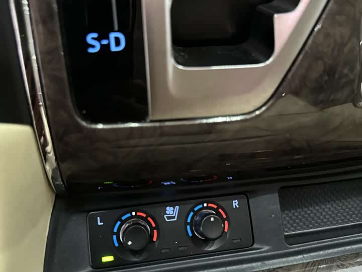 Фото 9 - Toyota Vellfire