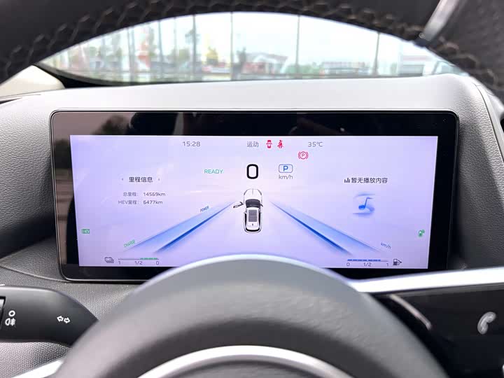 Фото 8 - Hongqi HS3 Hybrid