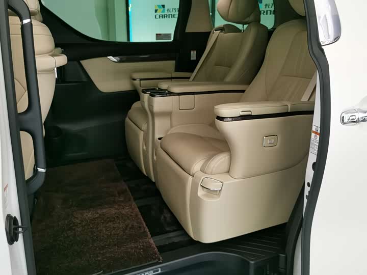 Фото 10 - Toyota Alphard