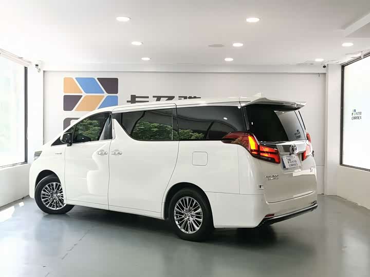 Фото 12 - Toyota Alphard