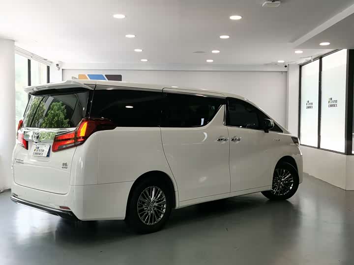 Фото 14 - Toyota Alphard