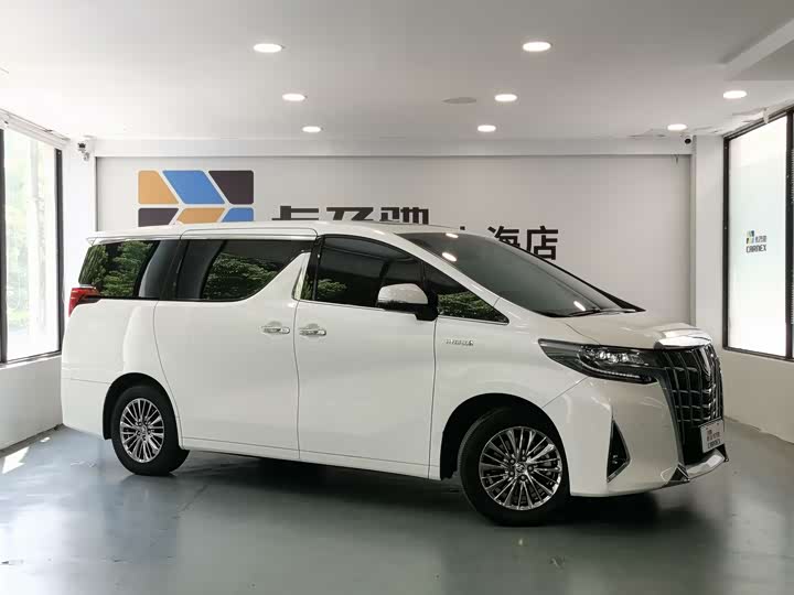 Фото 2 - Toyota Alphard