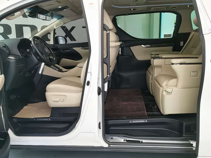 Фото 9 - Toyota Alphard