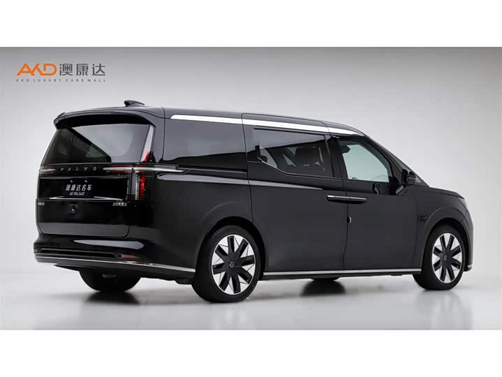 Фото 3 - Volvo EM90