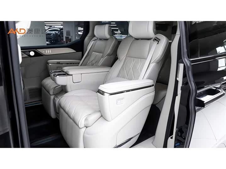 Фото 7 - Volvo EM90