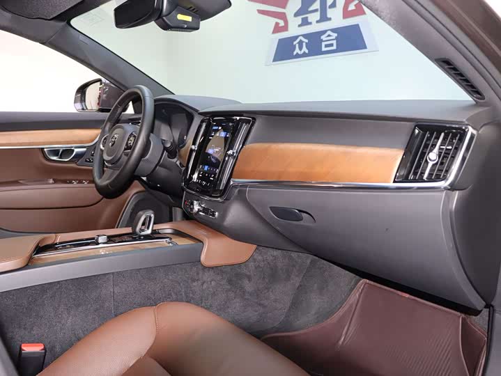 Фото 12 - Volvo S90