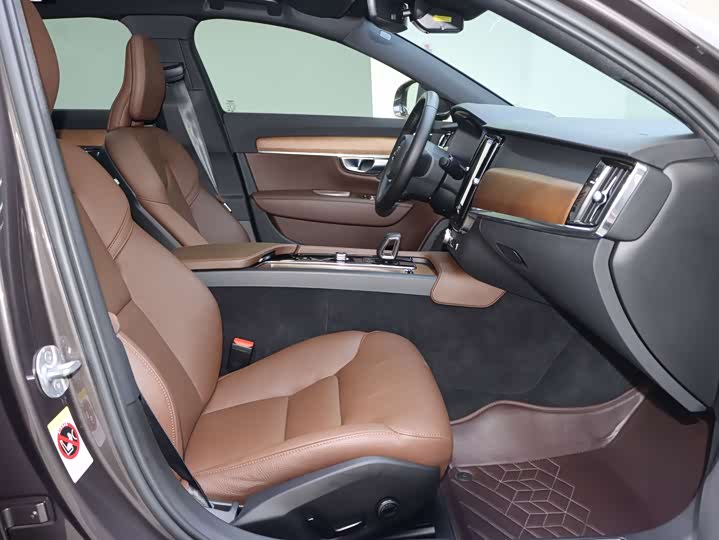 Фото 13 - Volvo S90