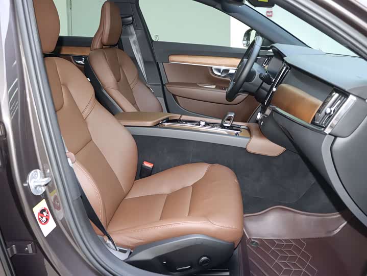 Фото 14 - Volvo S90