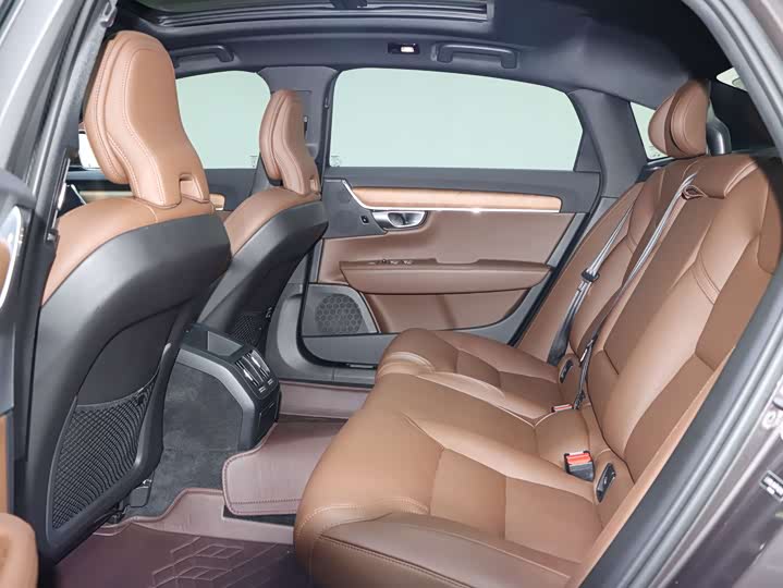 Фото 15 - Volvo S90