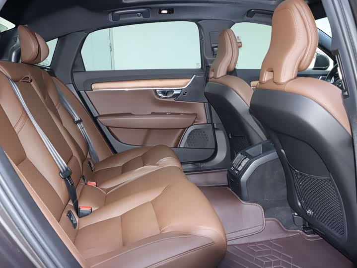 Фото 16 - Volvo S90