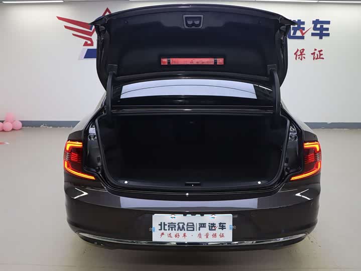 Фото 18 - Volvo S90