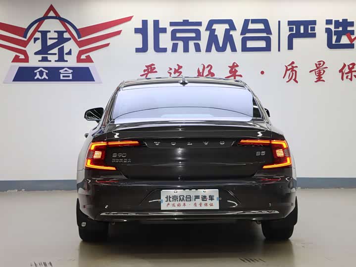 Фото 19 - Volvo S90