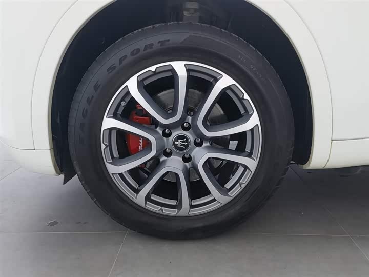 Фото 17 - Maserati Levante