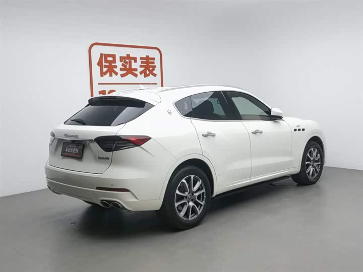 Фото 2 - Maserati Levante