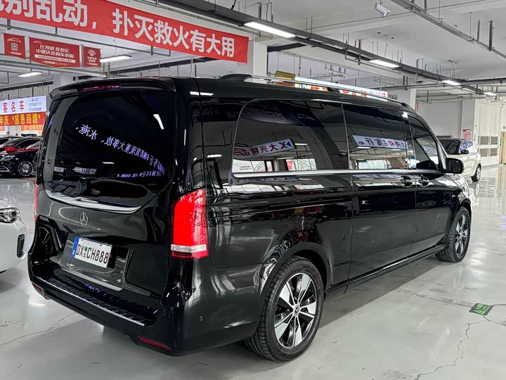 Фото 7 - Mercedes-Benz V-Class